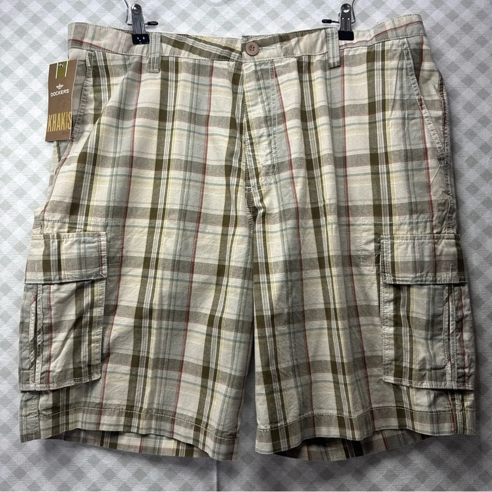 Dockers Men's Plaid Cargo Shorts Casual Summer Wear Size 40 NWT